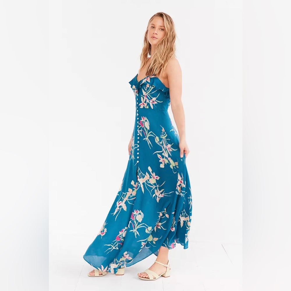NEVER BEEN WORN, SIZE 4 Kimchi Blue Urban Outfitters La playa Maxi Dress